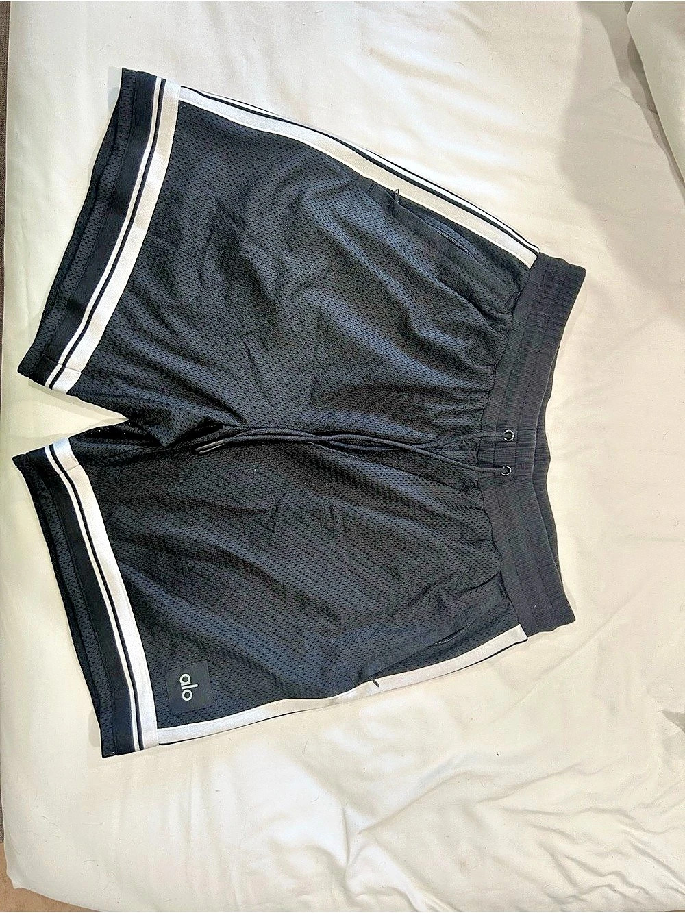 Alo Yoga 7" Key Mesh Basketball Short Black & White